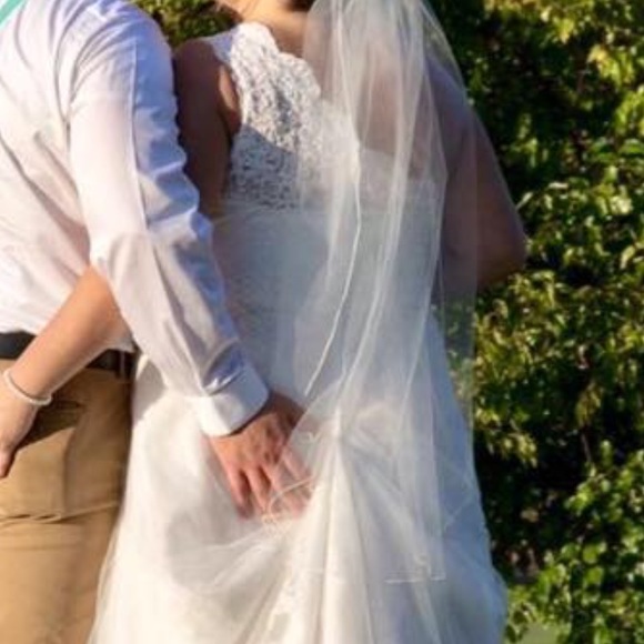 Wedding gown for sale! - Picture 4 of 4